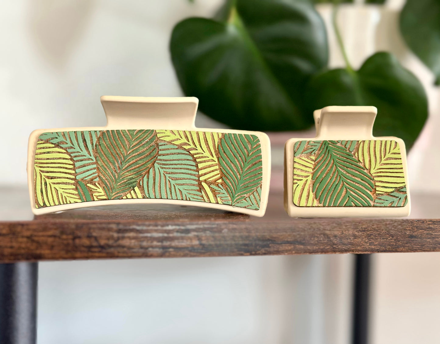 Leaf Engraved Claw Hair Clip